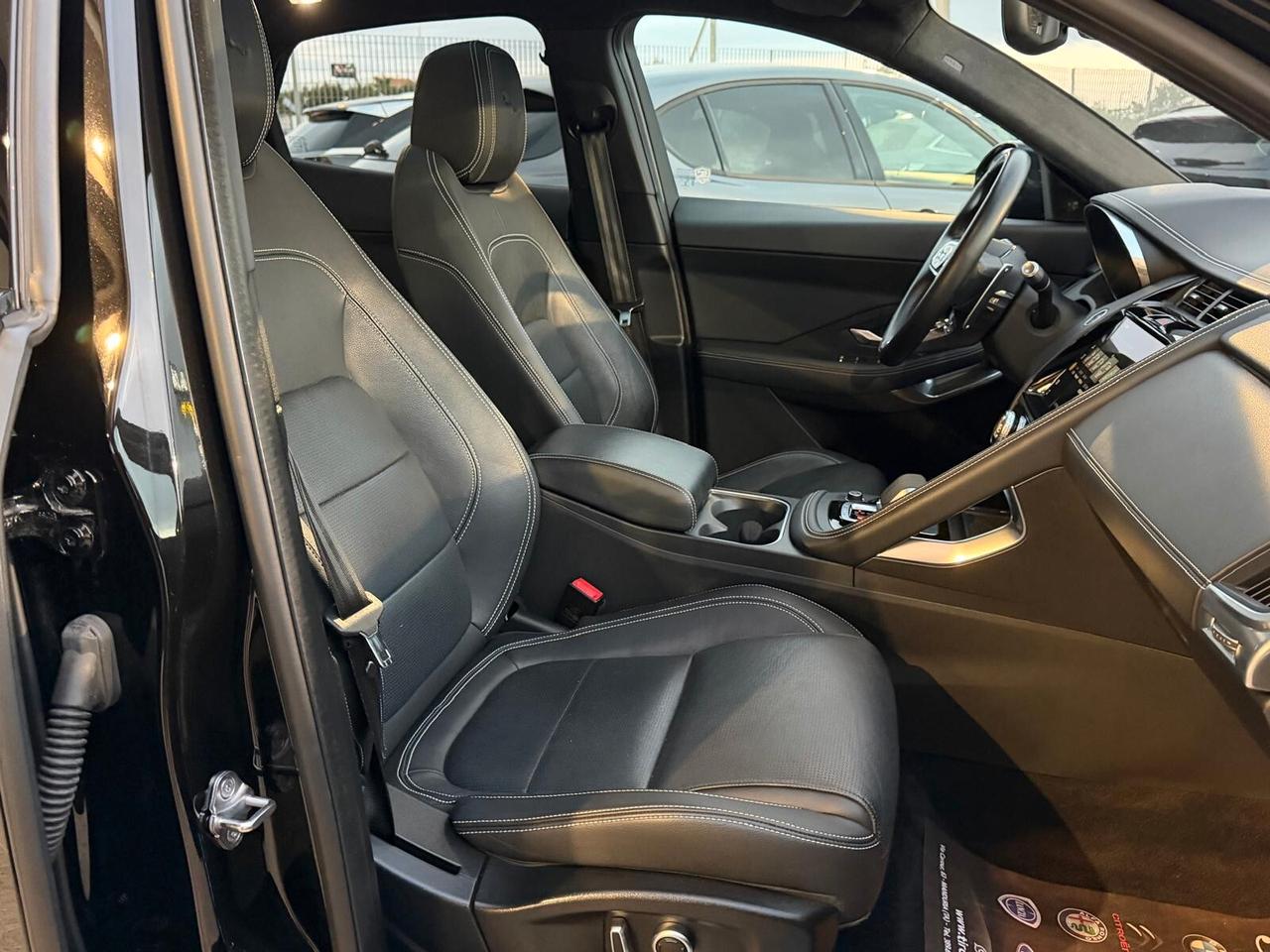 JAGUAR E-PACE 2.0D AWD R-DYNAMIC BLACK MHEV 204CV TETTO PELLE NAVI ANNO 2022