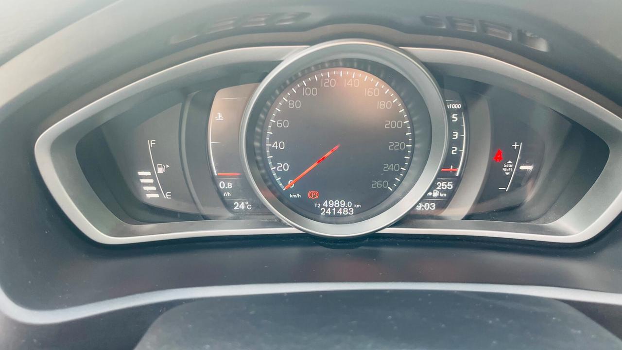 Volvo V40 D2