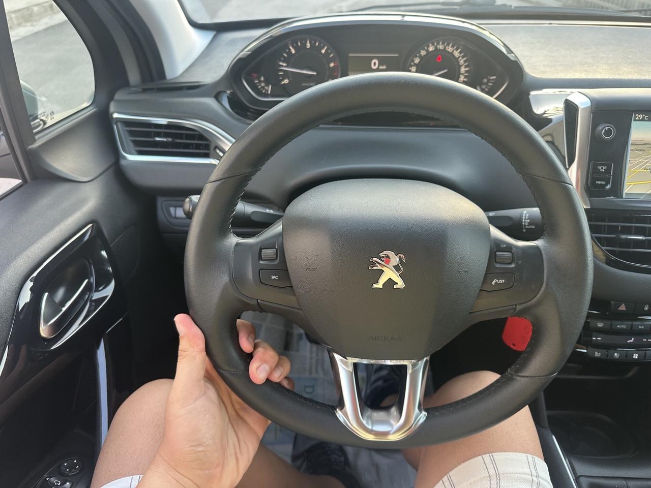 Peugeot 208 1.4 HDi 68 CV Allure 2014