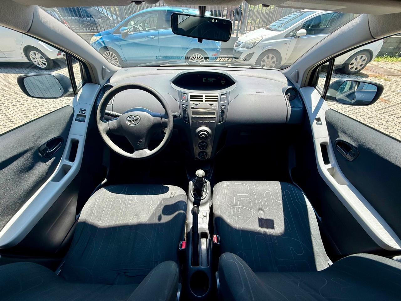 Toyota Yaris 1.0 BENZINA 5 porte Luxury pack NEOPATENTATI