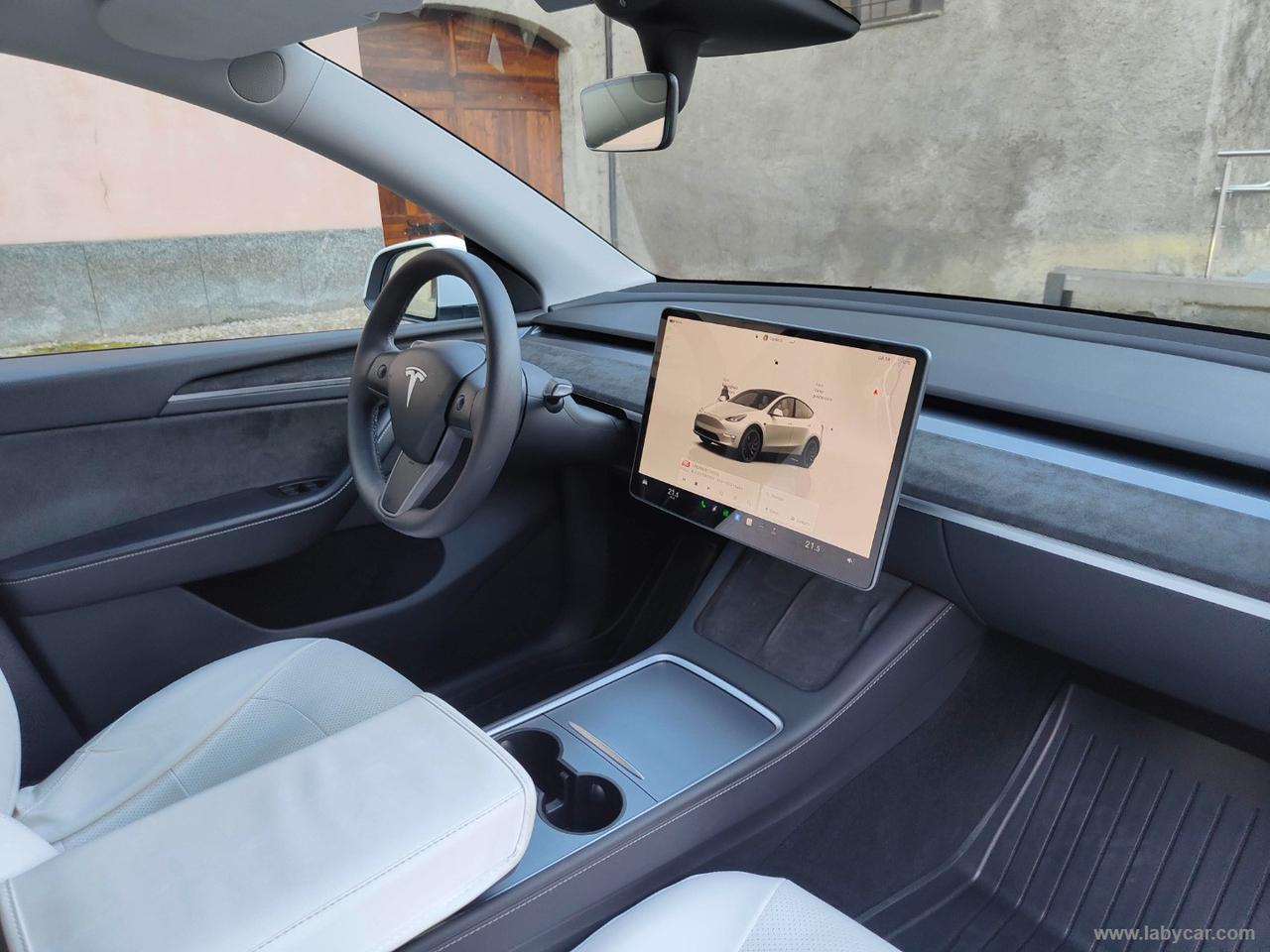 TESLA Model Y Performance AWD TETTO PELLE BIANCA