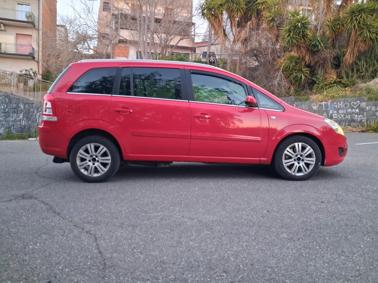 Opel Zafira Pianale ribassato con rampa disabili in carrozzina
