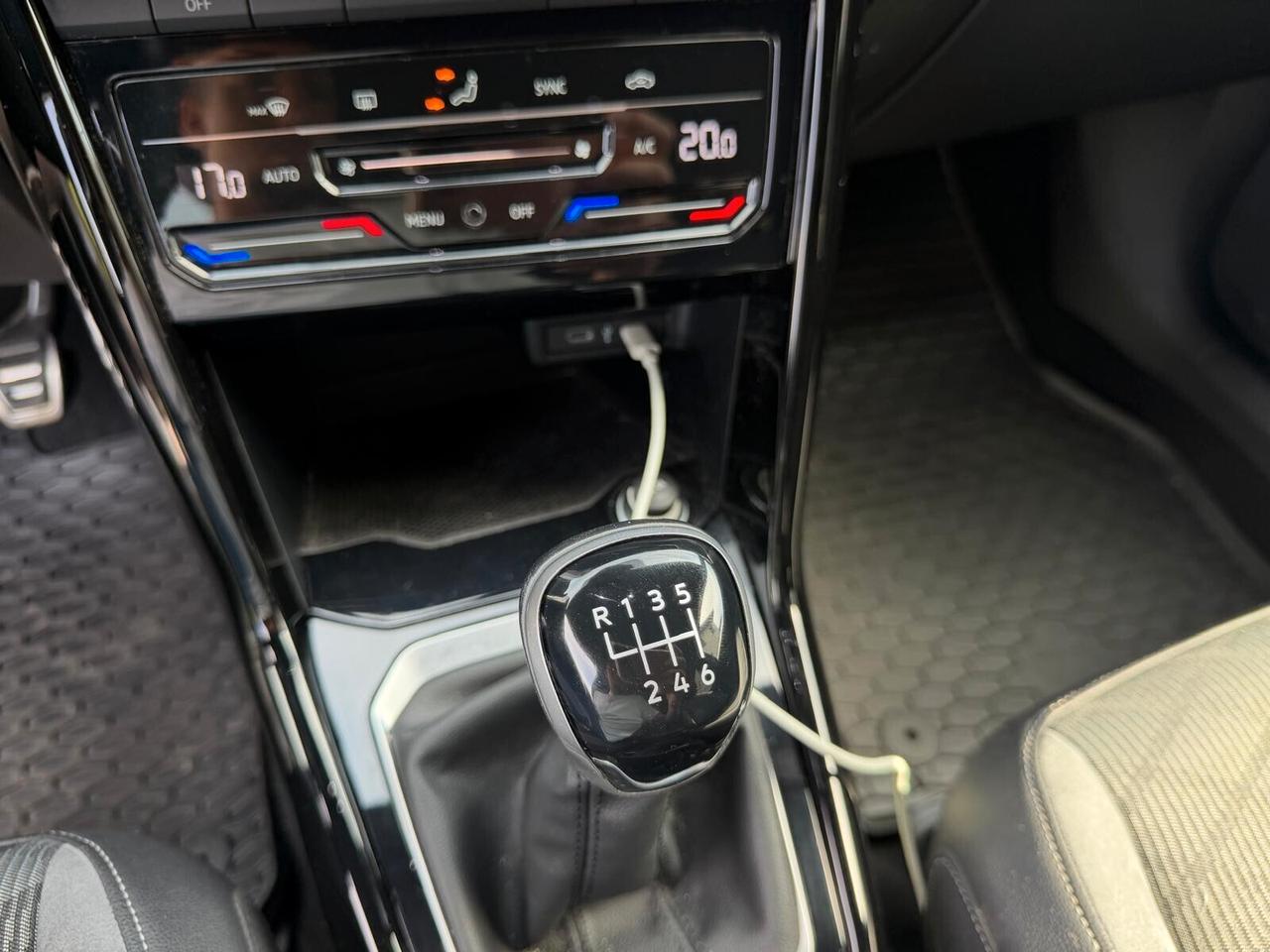 Volkswagen T-Roc 1.0 110CV TSI R-Line TAGLIANDI UFFICIALI