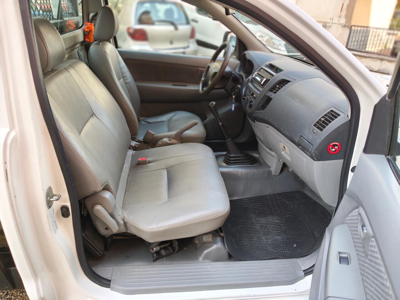 Toyota Hilux 2.5 D-4D 2WD 2p. Ribaltabile