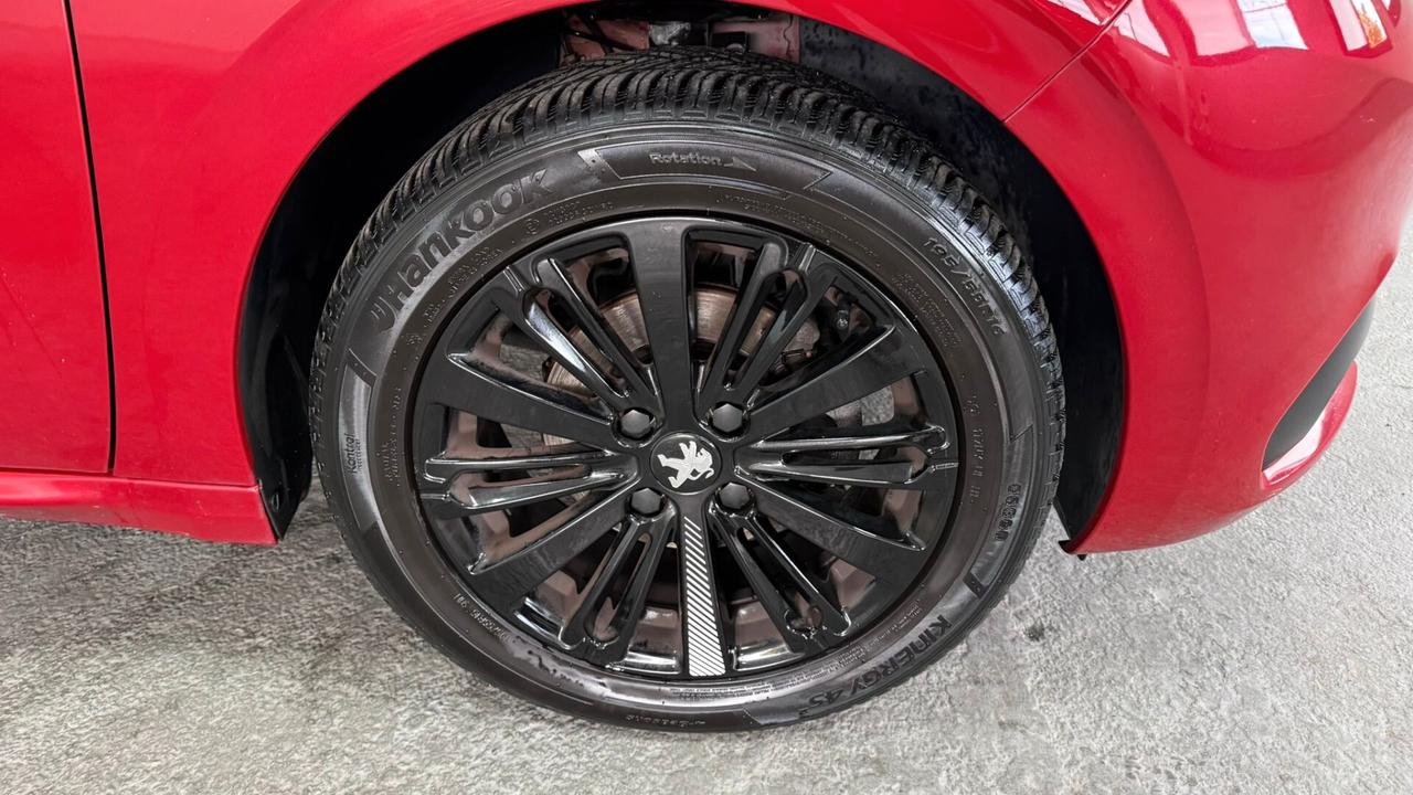 Peugeot 208 1.2 Benzina 82cv 5 porte Allure