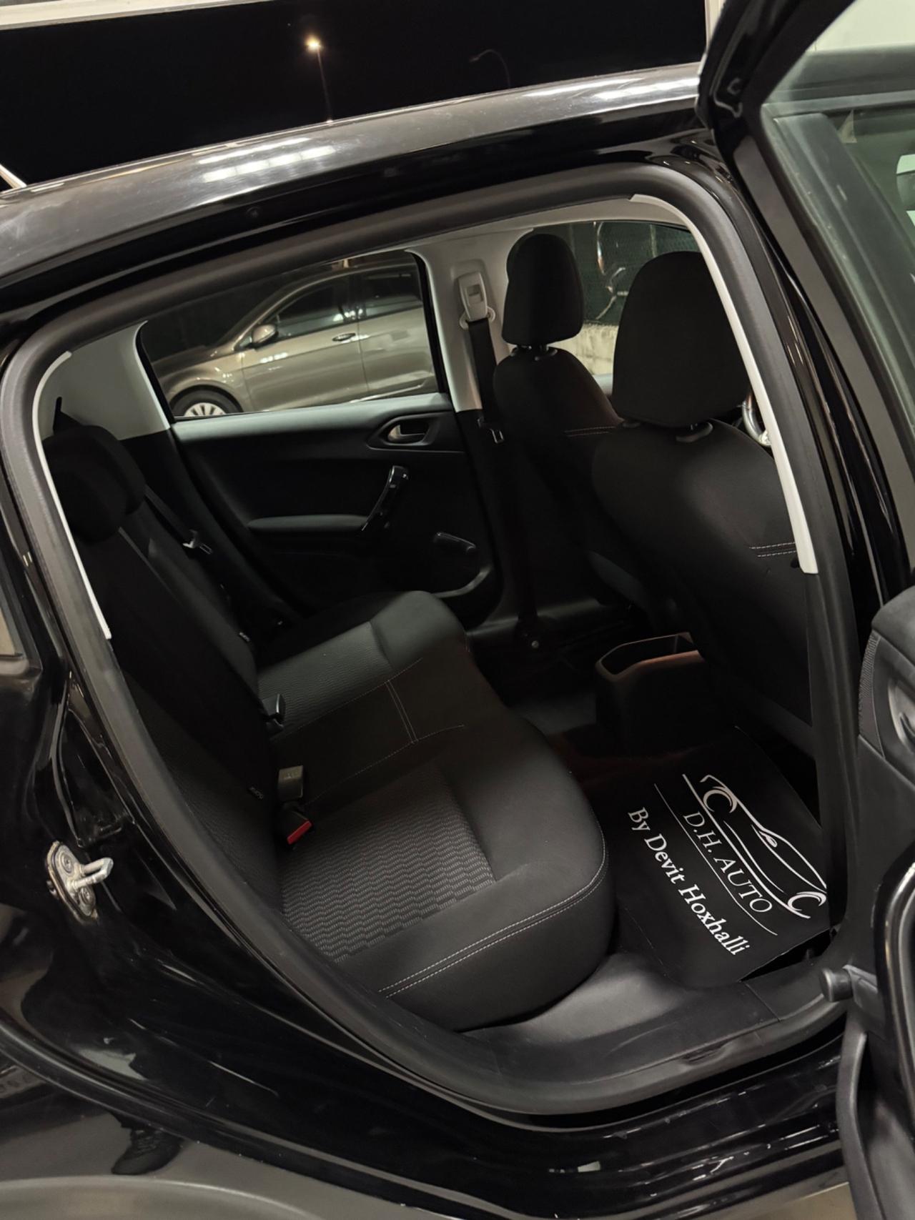 Peugeot 208 PureTech 82 5 porte Allure