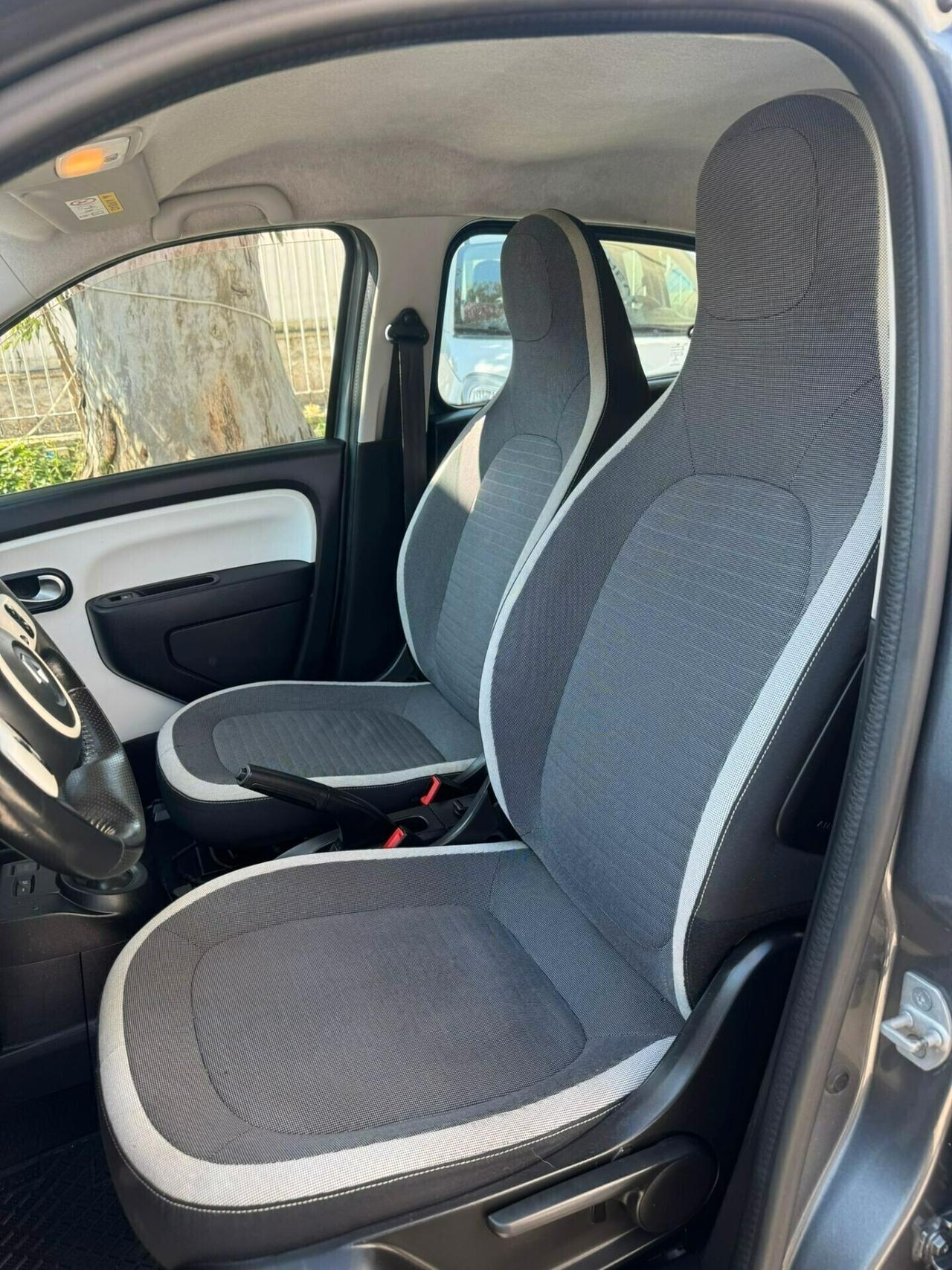 Renault Twingo SCe EDC La Parisienne