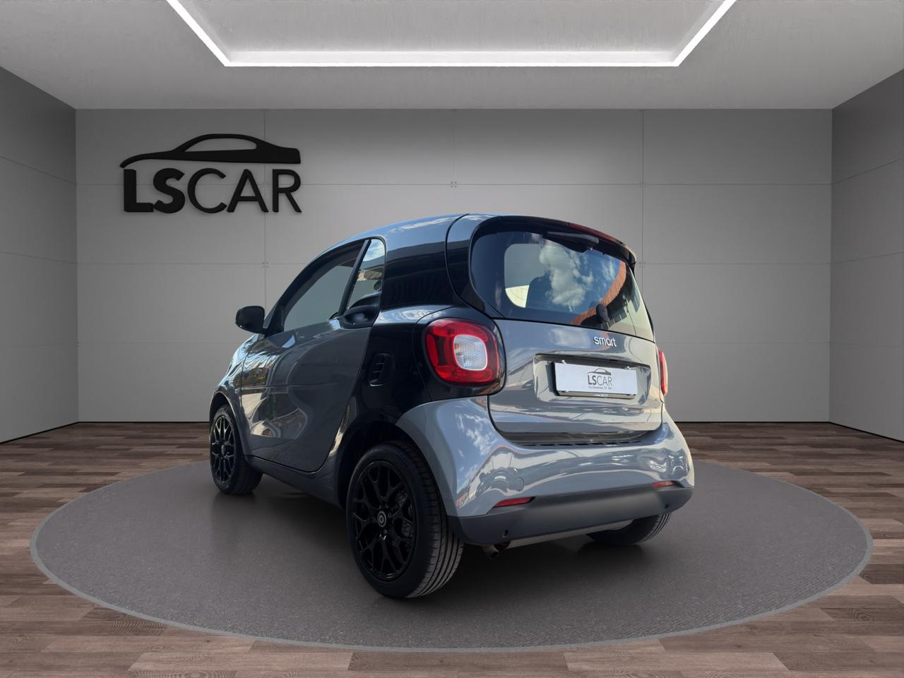 Smart forTwo 0.9 turbo Passion 90cv - Unico proprietario - Cerchi in lega - Luci Led - Tetto panoramico - Schermo Smart - Volante multifunzione - Sedili regolabili in altezza - Bracciolo centrale