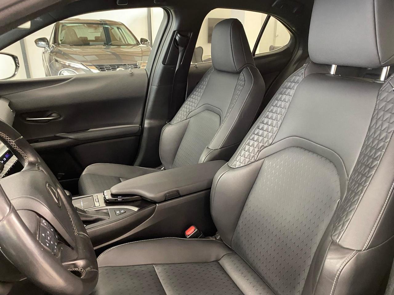 Lexus UX 250h 2.0 Executive 2wd cvt my20