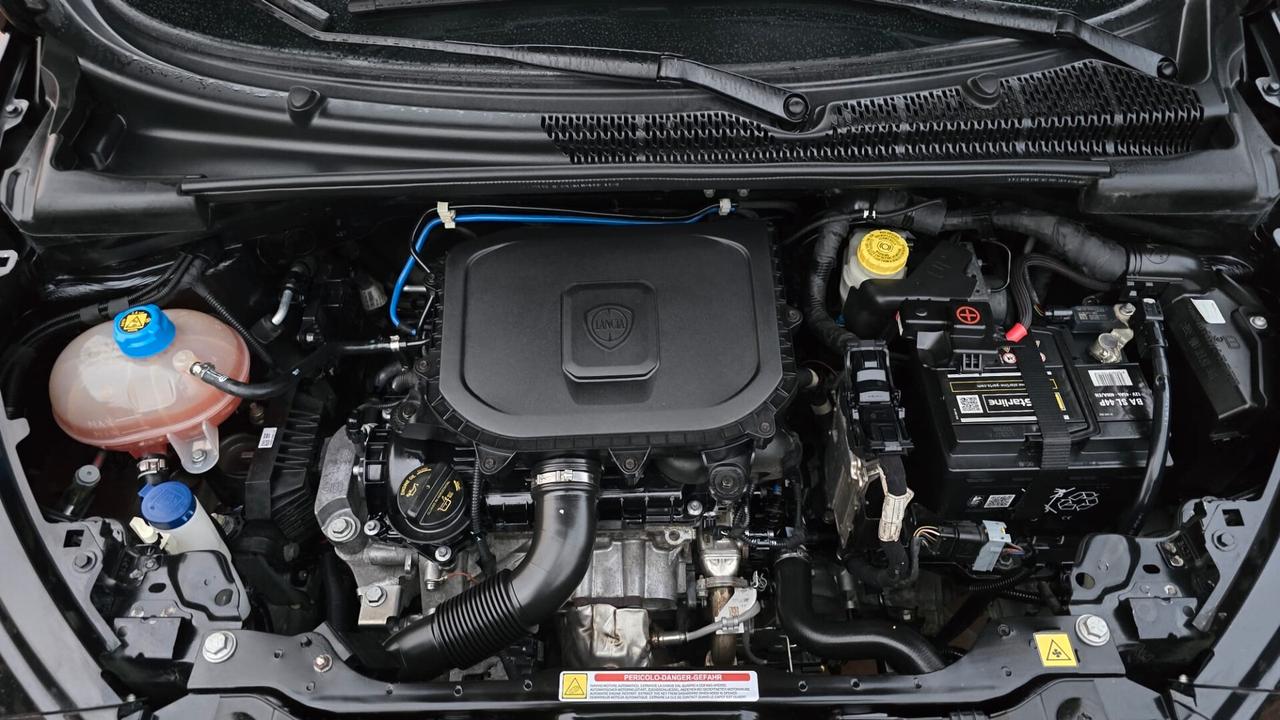 Lancia Ypsilon 1.0 FireFly 5 porte S&S Hybrid Silver