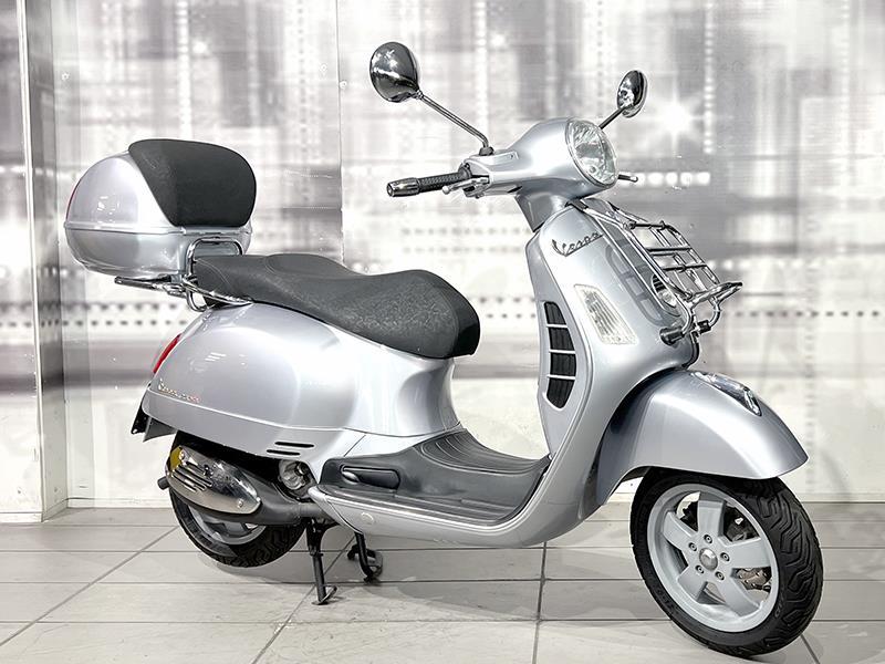 Piaggio Vespa GTS 250