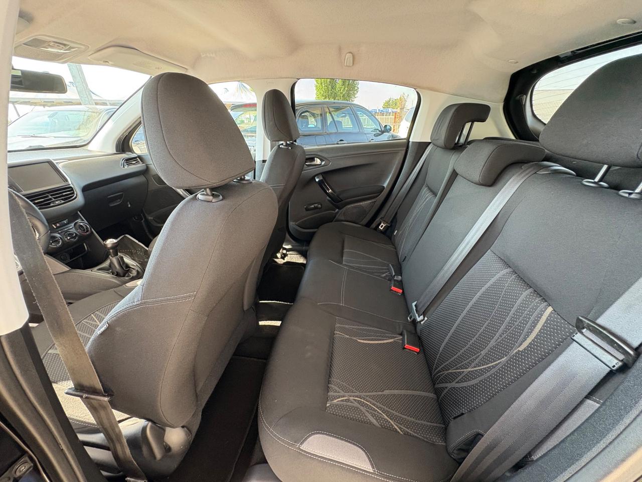 Peugeot 208 1.4 HDi 68 CV 5 porte