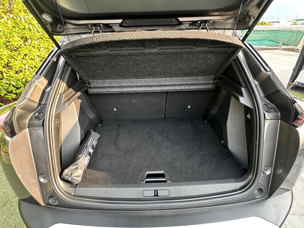 Peugeot 2008 BlueHDi 1.5HDI 130 S&S EAT8 Allure 2021 COCKPIT