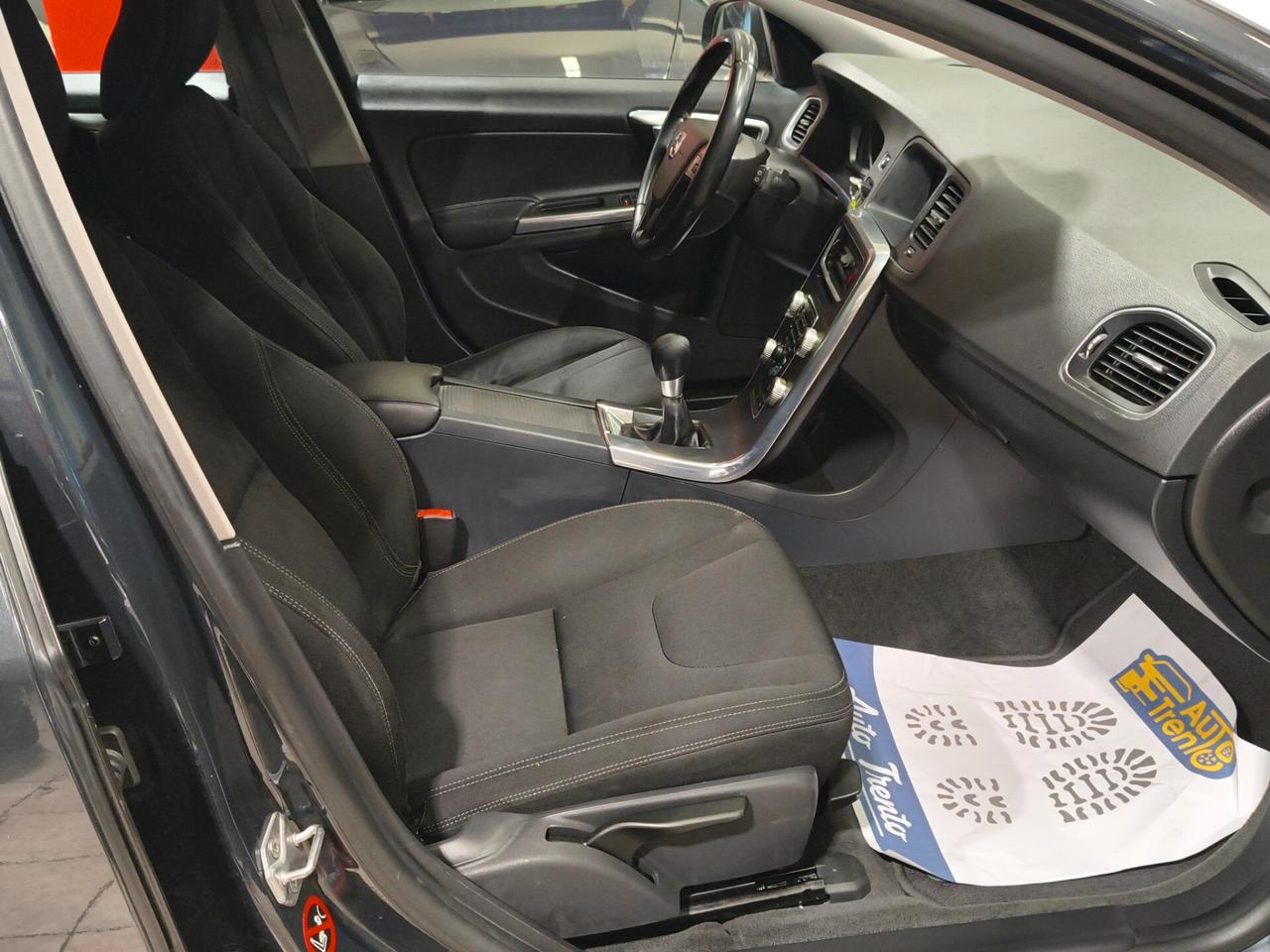 Volvo V60 D2 R-design Momentum 139.000km