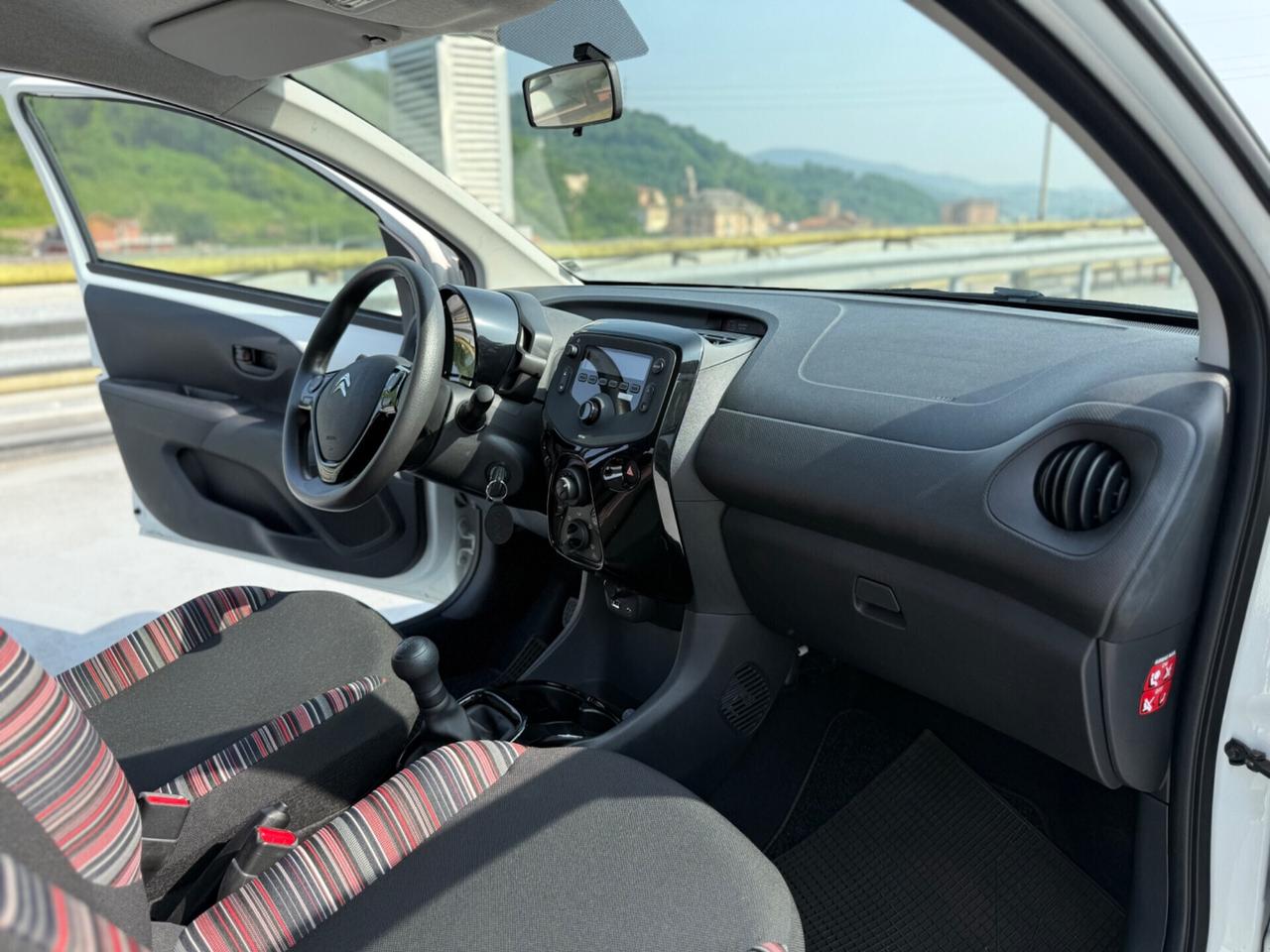 Citroen C1 VTi 72 CV 5 porte pari al nuovo km 0