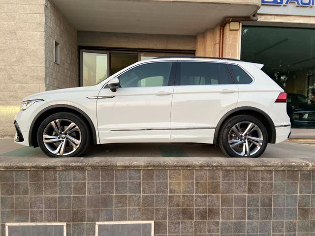 VOLKSWAGEN Tiguan 2.0 TDI 150 CV SCR DSG R-Line LUCI AMBIENTE