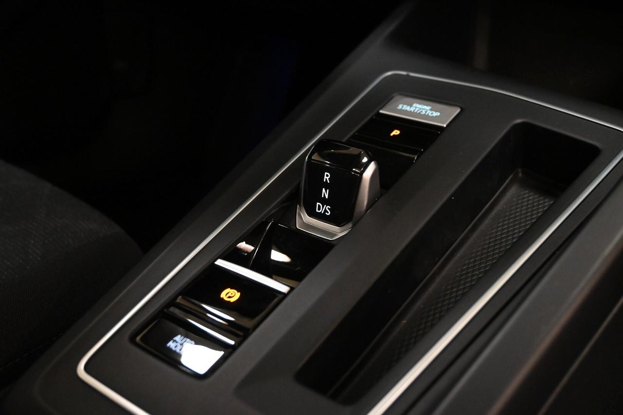 VOLKSWAGEN Golf 8ª serie Golf 1.0 eTSI EVO DSG...