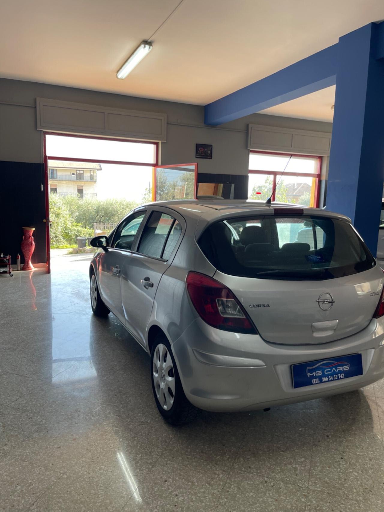 Opel Corsa 1.2 5 porte Club