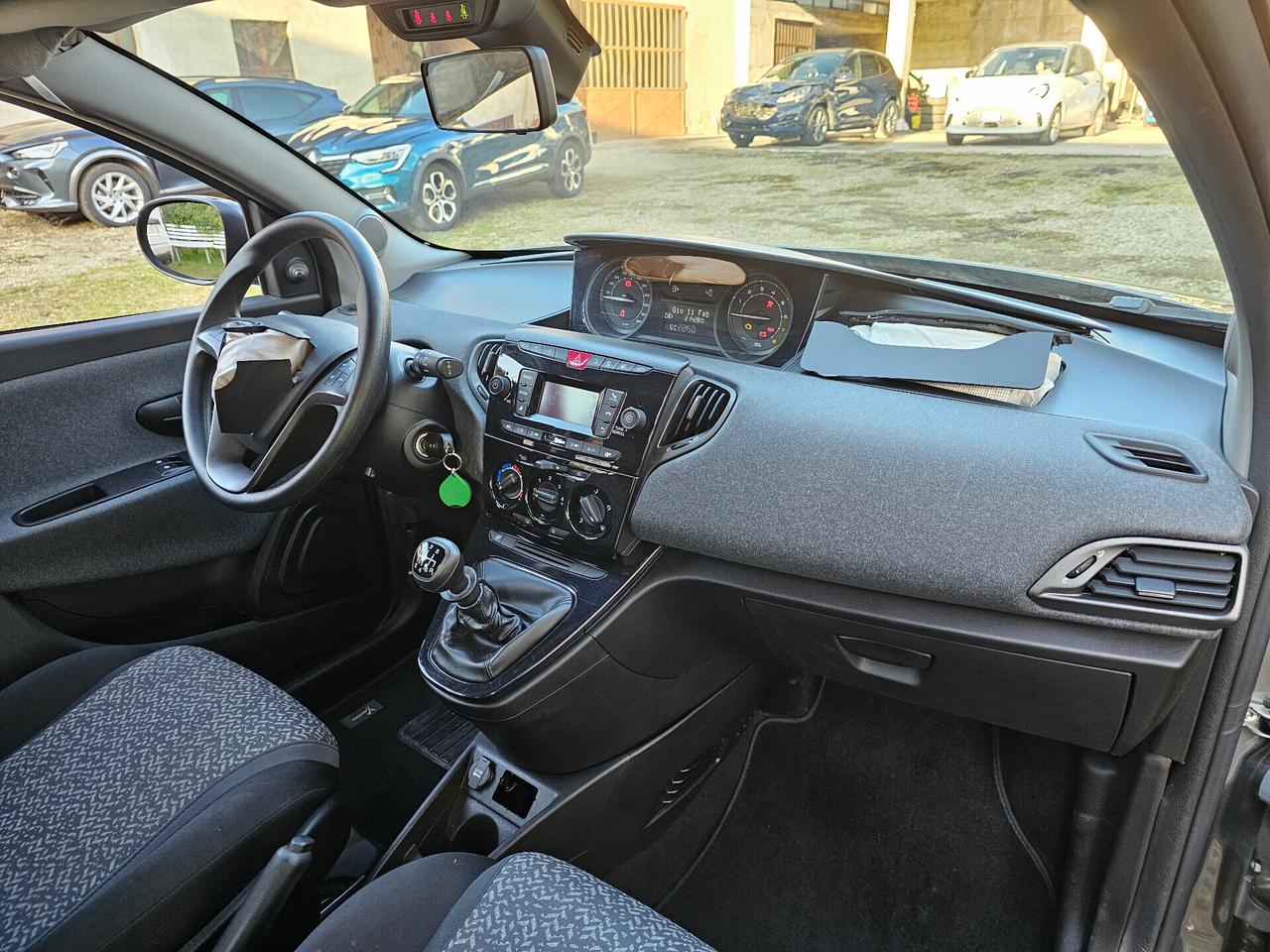 Lancia Ypsilon 1.0 S&S Hybrid Silver