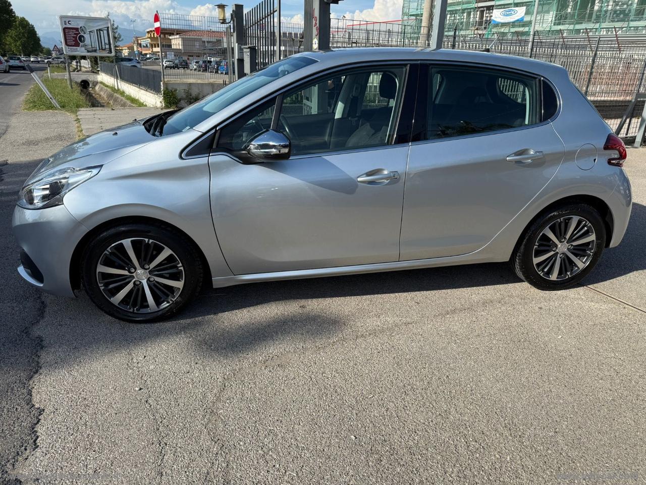PEUGEOT 208 BlueHDi 75 5p. Allure