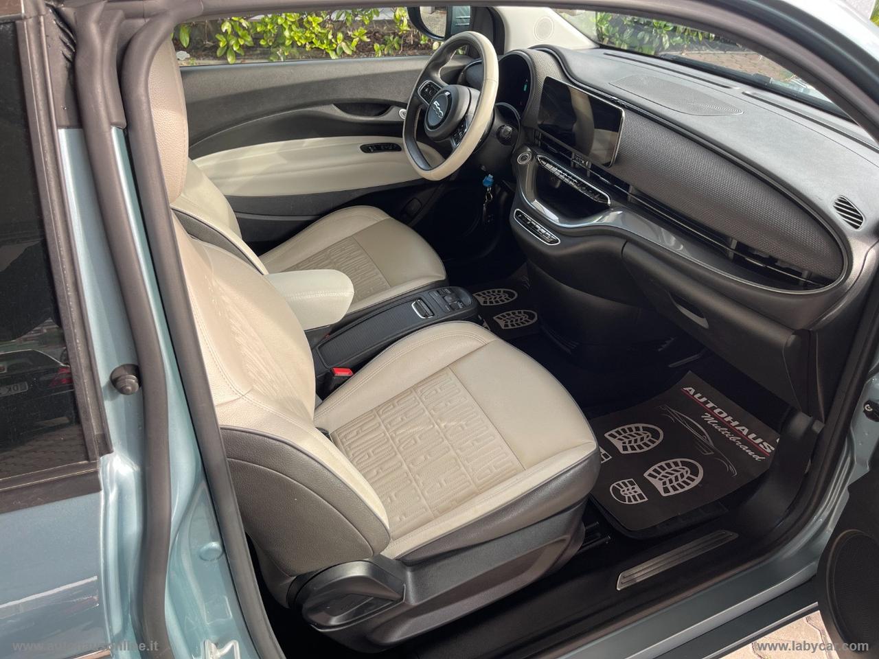 FIAT 500e 3+1 42 kWh La Prima