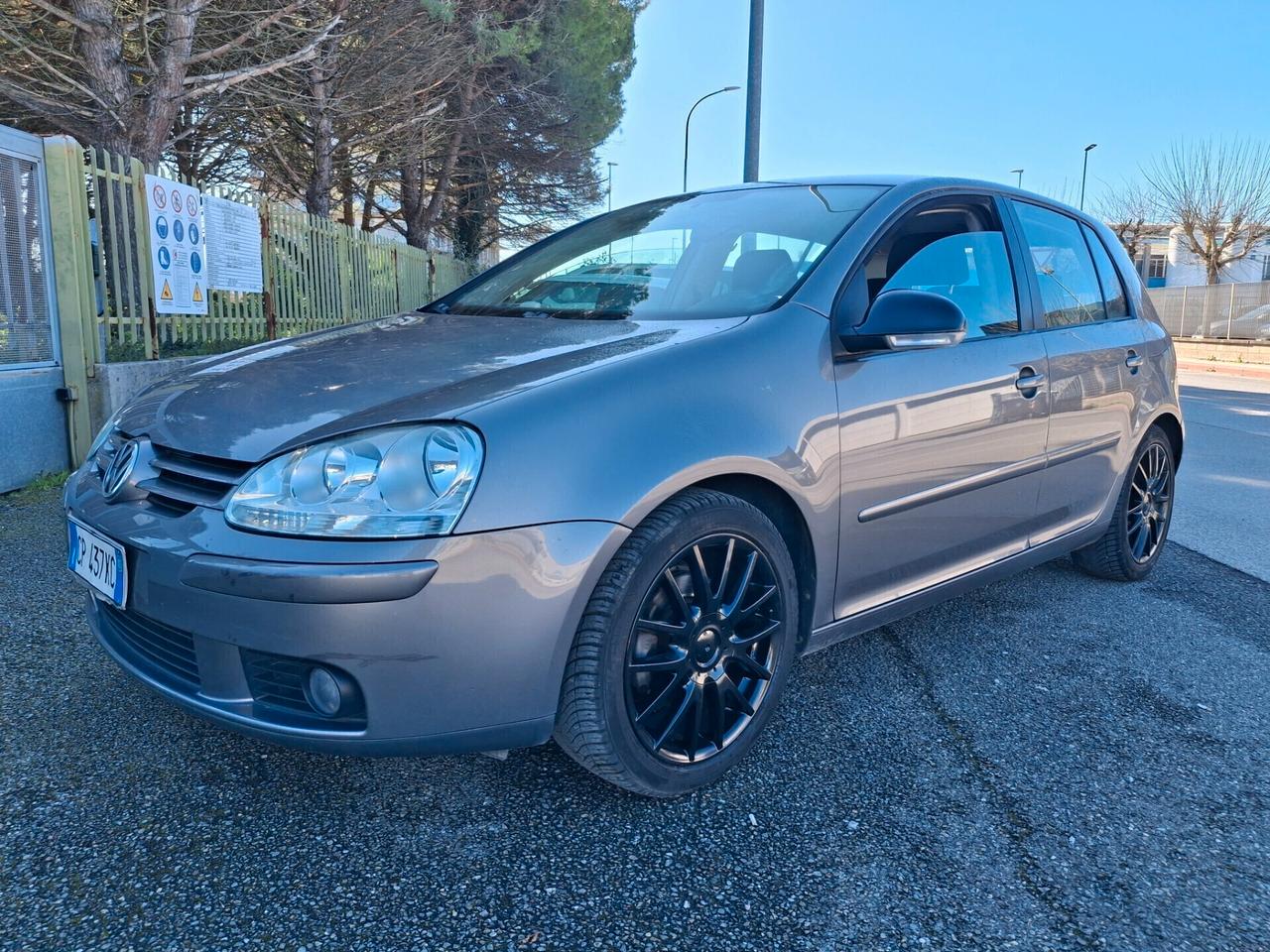 Volkswagen Golf 1.6 16V FSI 5p. Sportline