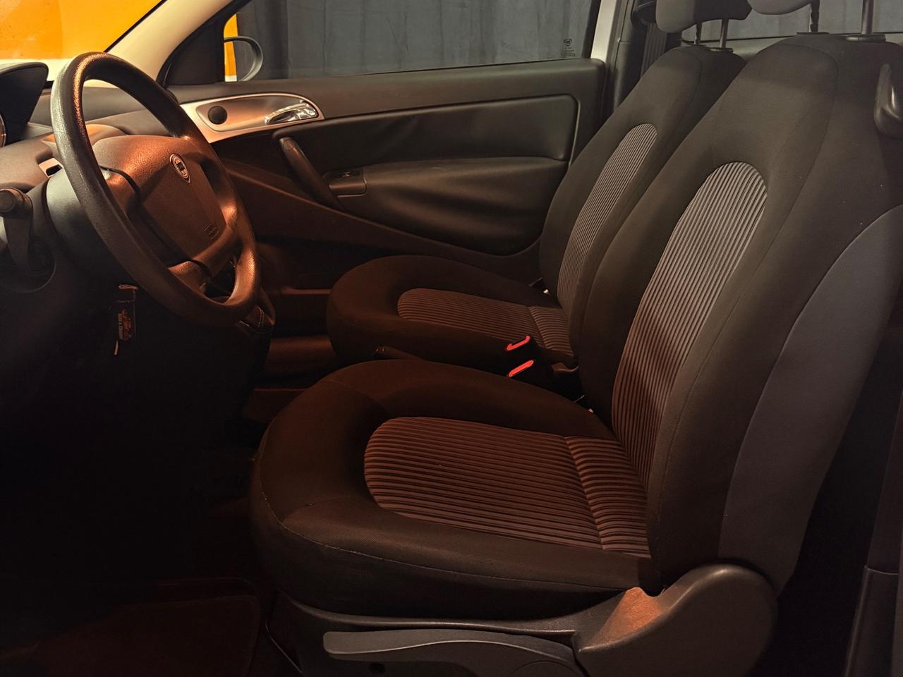 BELLISSIMA LANCIA YPSILON CON SOLI 56.412 KM