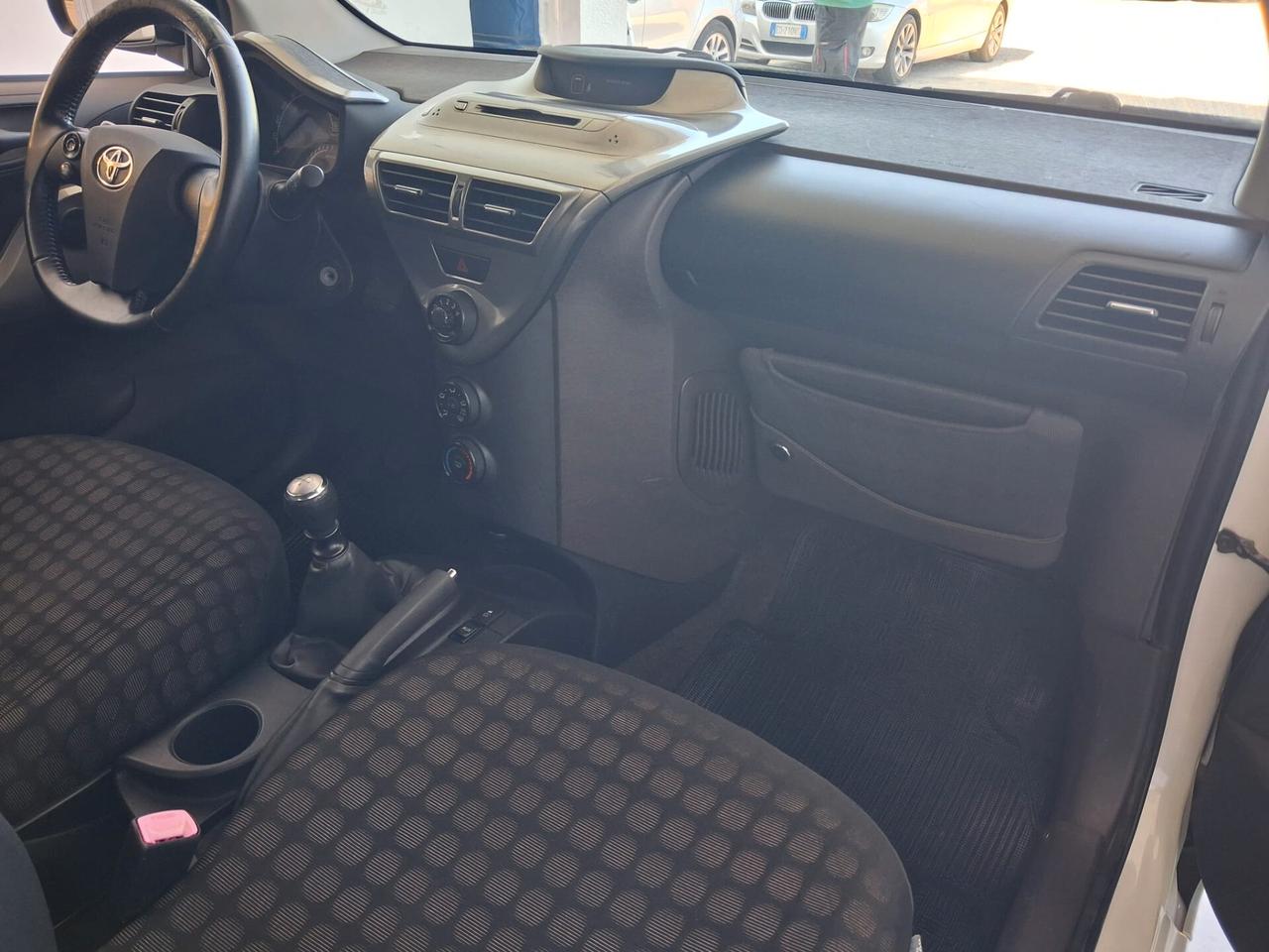 Toyota iQ 1.0 Sol