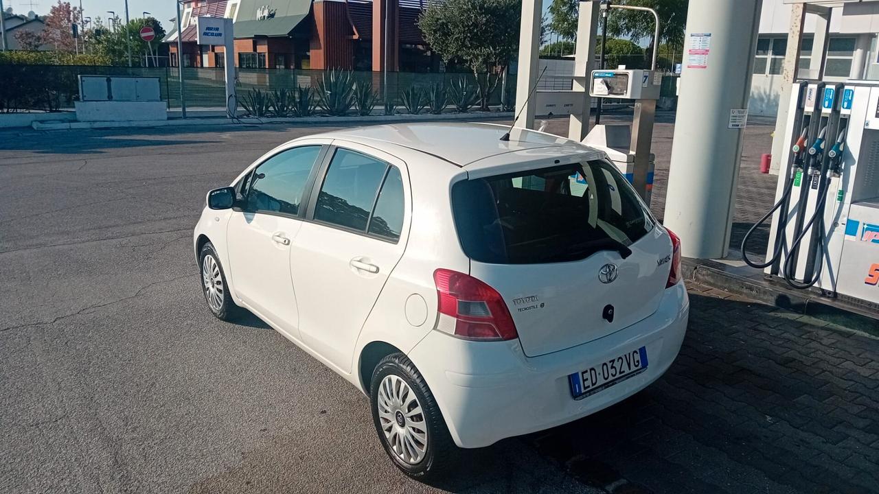 Toyota Yaris 1.0 5 porte Sol