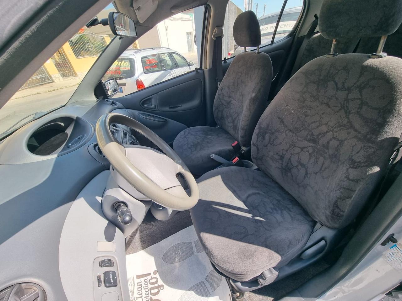 Toyota Yaris 1.4 tdi D-4D cat 5 porte