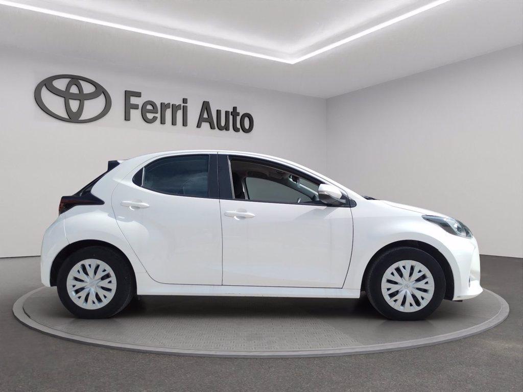 TOYOTA Yaris 1.5h active del 2023