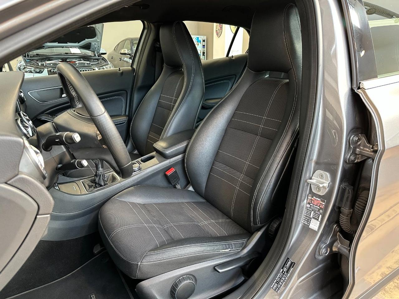 Mercedes GLA 200 Sport - Xeno - 18" - Navi - Sensori park