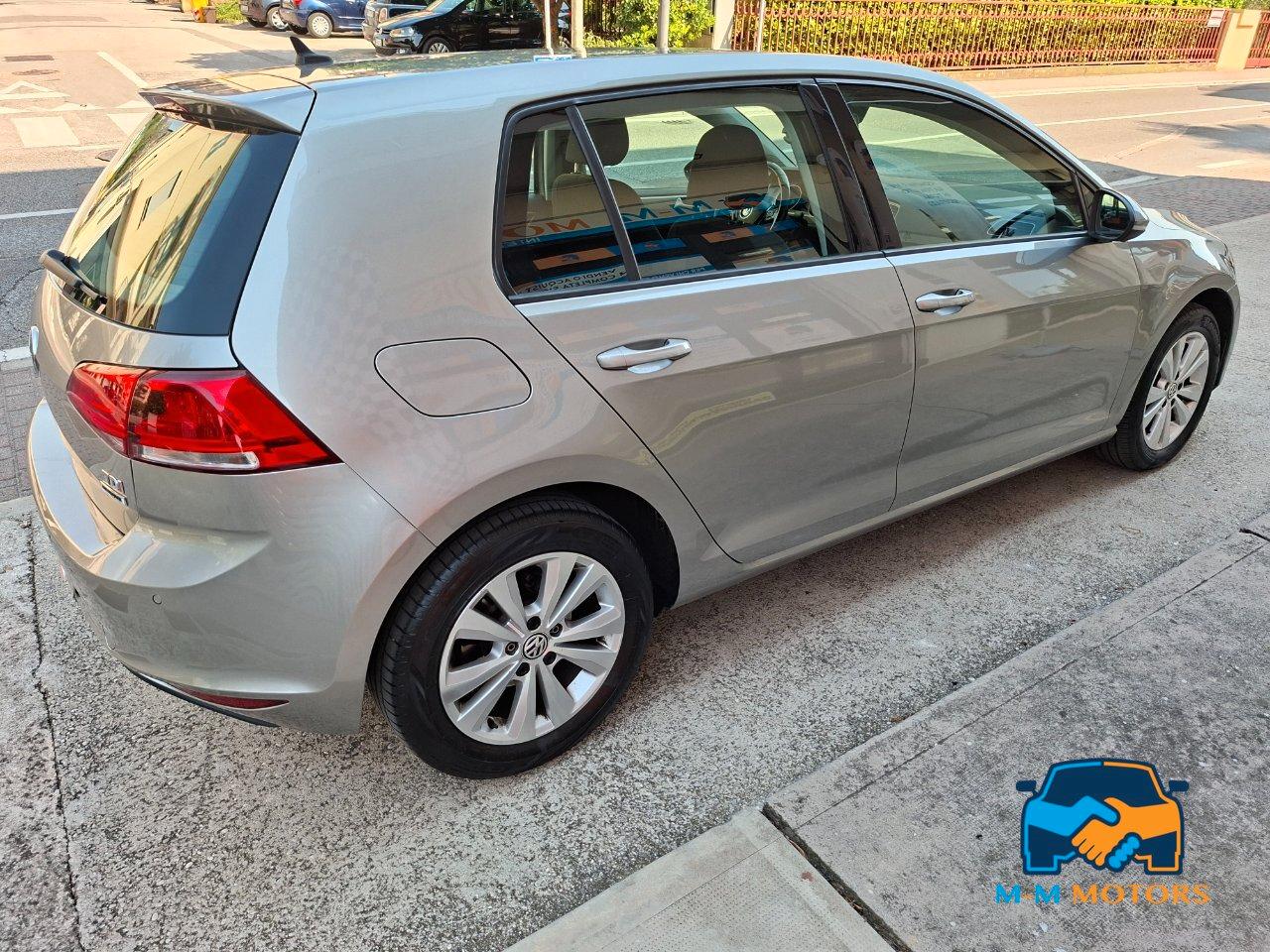 Volkswagen Golf 5 Porte Golf 5p 1.6 tdi 110cv dsg neo patentati