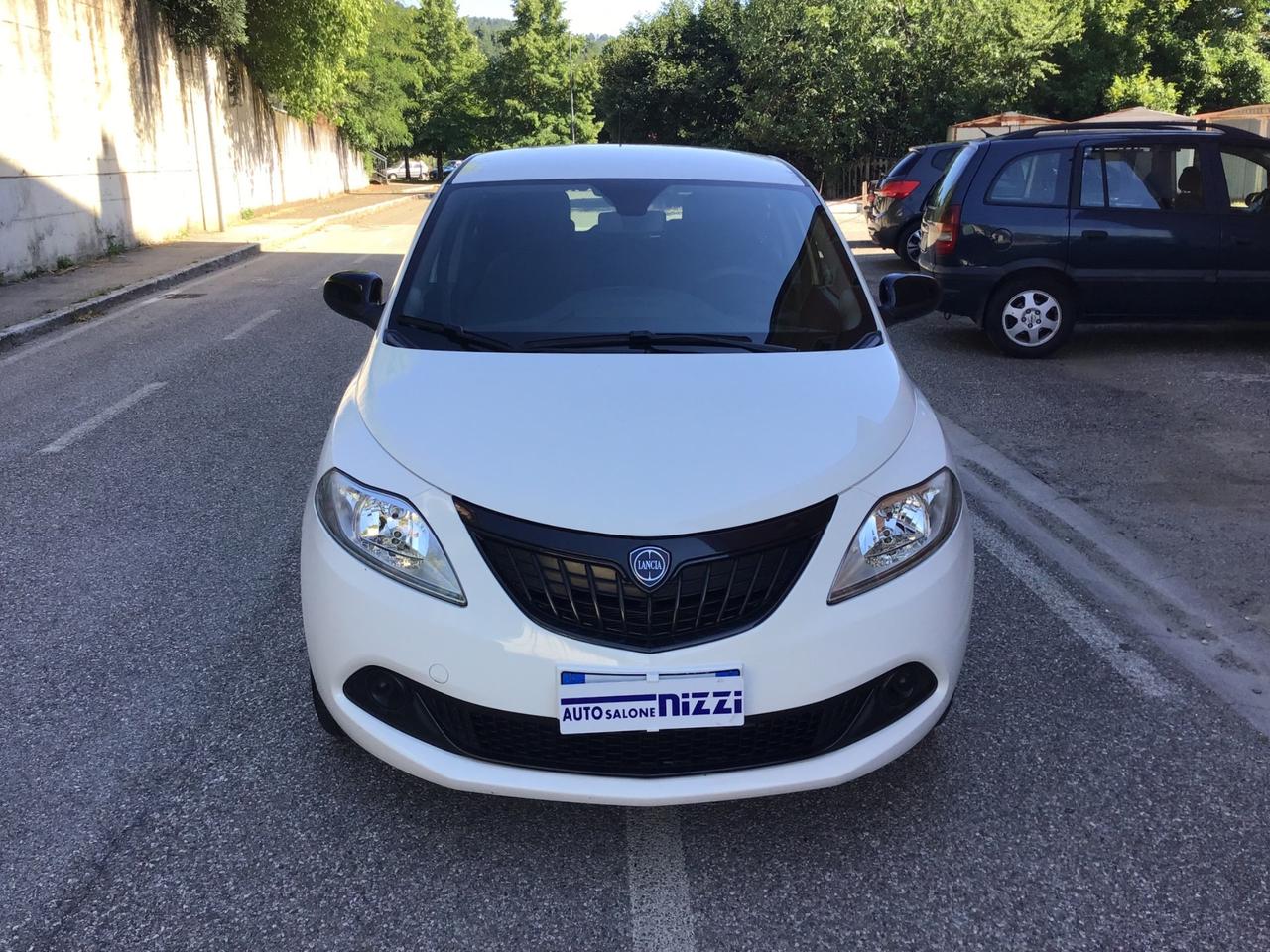 Lancia Ypsilon 1.0 FireFly 5 porte S&S Hybrid Silver