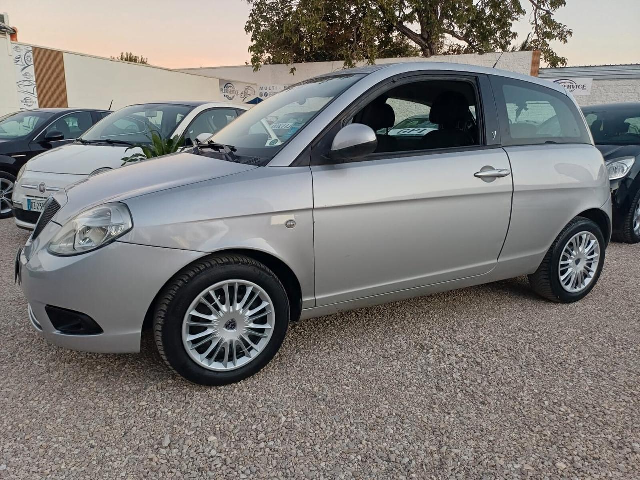 Lancia Ypsilon 1.2 benzina UNICA - 2011