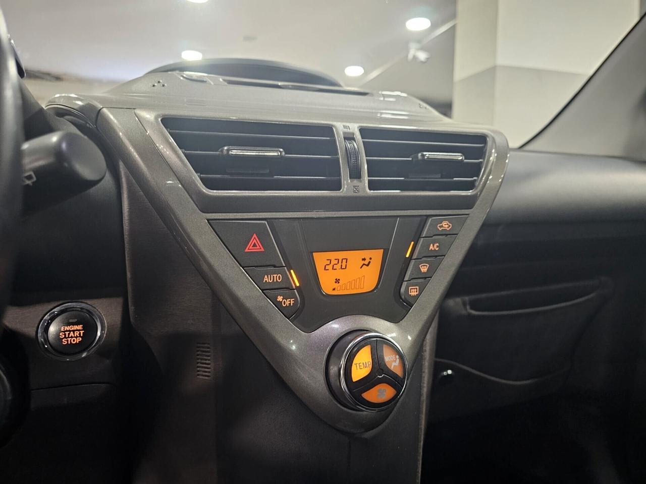NUOVA TOYOTA iQ 1.0 VVT-i SOL 68CV BLACK LINE
