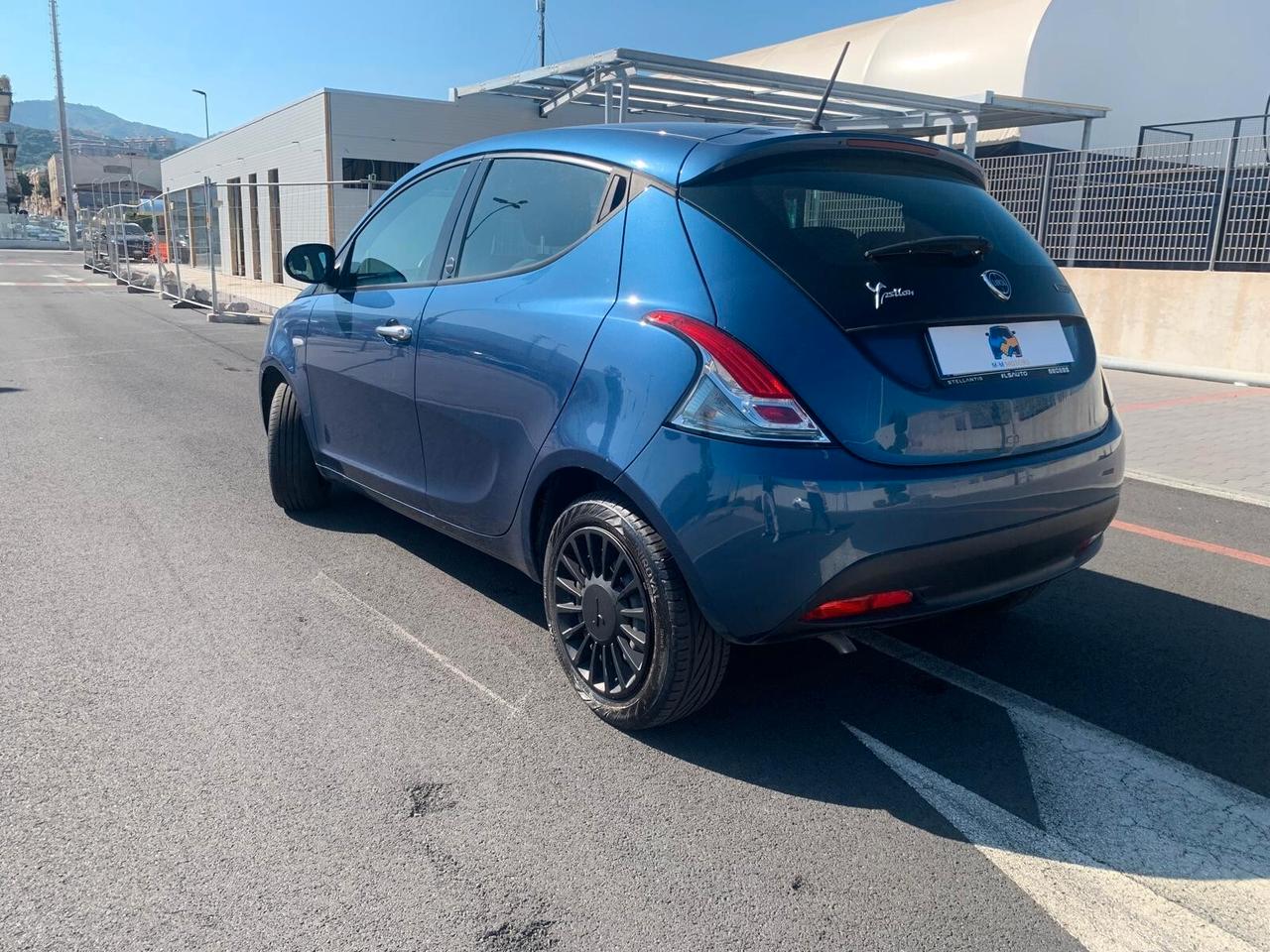 Lancia Ypsilon 1.0 FireFly 5 porte S&S Hybrid Ecochic Silver
