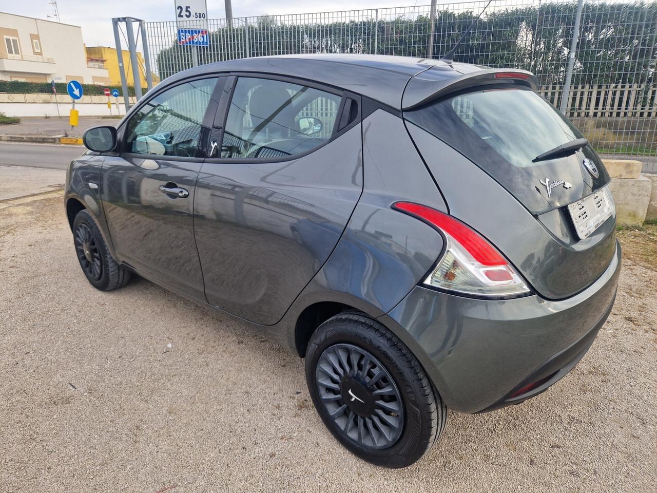 Lancia Ypsilon 0.9 TwinAir 85 CV Metano - 2014