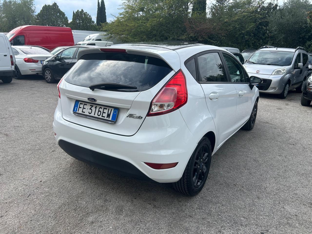 Ford Fiesta 1.5 TDCi Black & White Edition Euro 6B