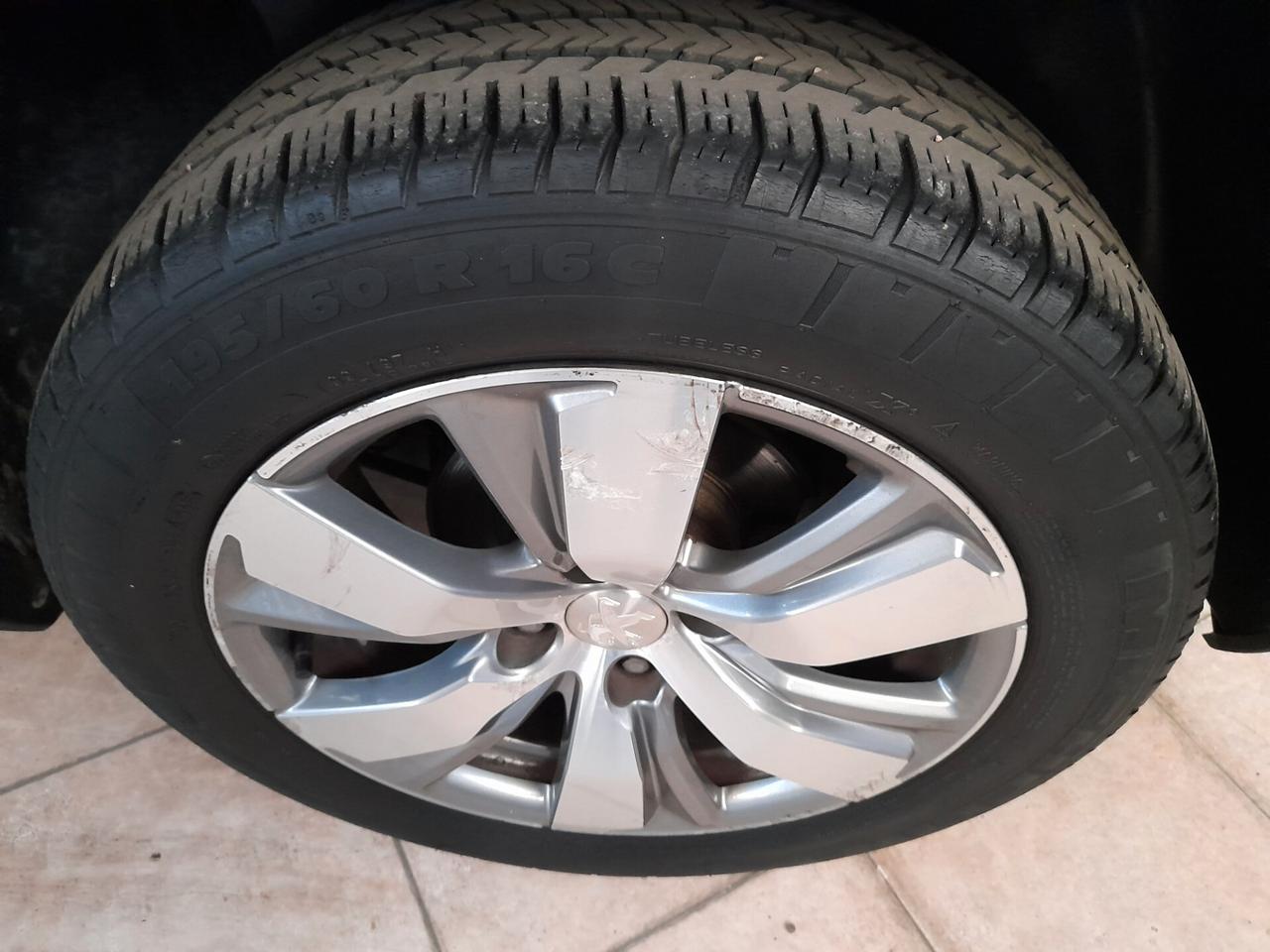 Peugeot 2008 PureTech 82 Allure