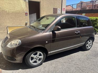 LANCIA YPSILON 1.4 16V PLATINO AUTOMATICA