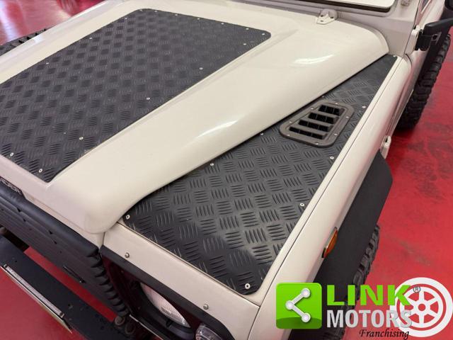 LAND ROVER Defender 90 2.5 Td5 S.W.