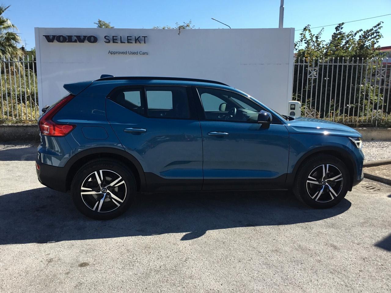 Volvo XC40 B3 automatico Plus Dark