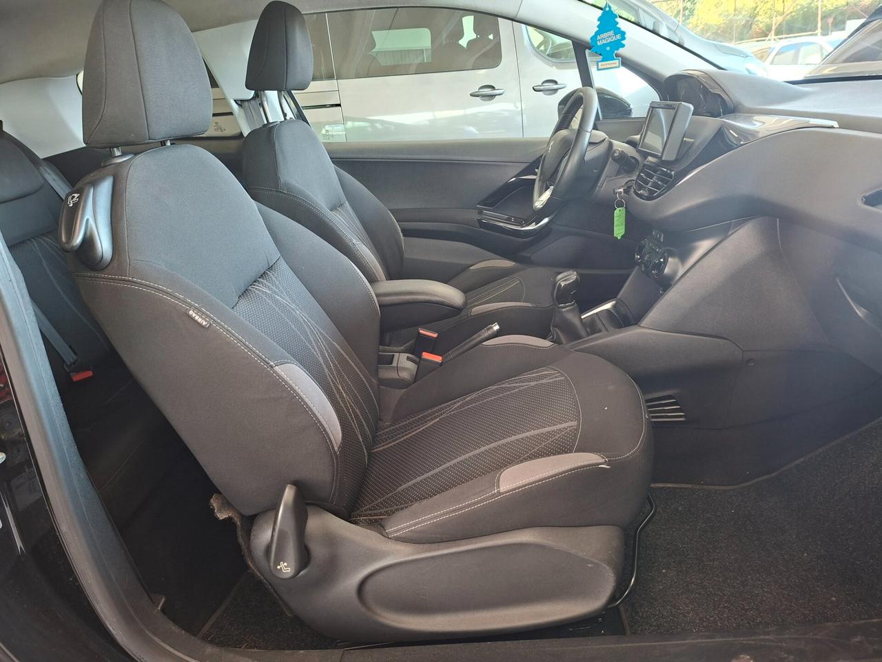 Peugeot 208 1.4 HDi DA NEOPATENTATI / EURO 5B