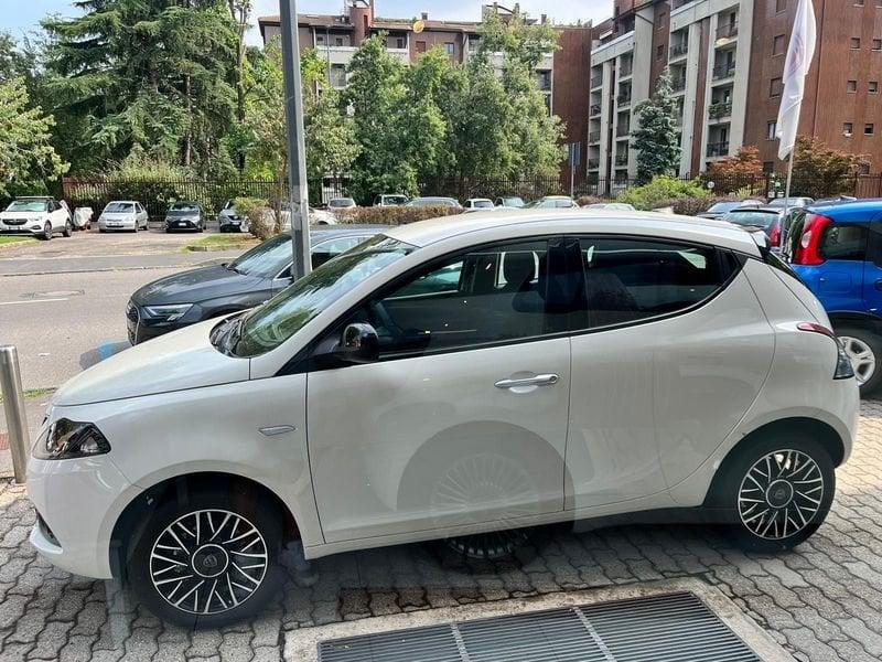 Lancia Ypsilon 1.0 FireFly 5 porte S&S Hybrid Platino