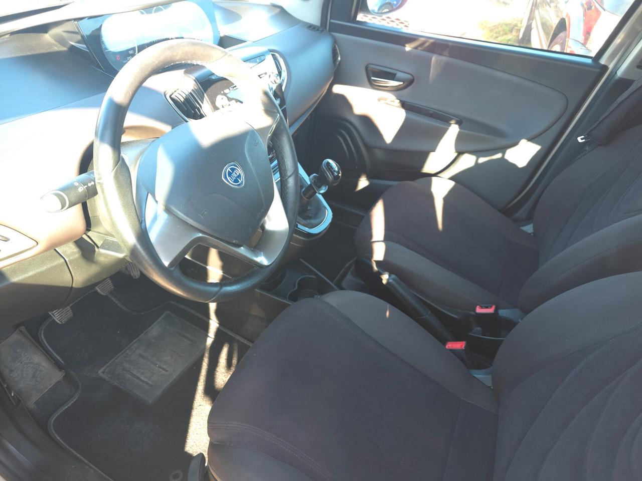 Lancia Ypsilon 1.2 69 CV 5 porte S&S Platinum