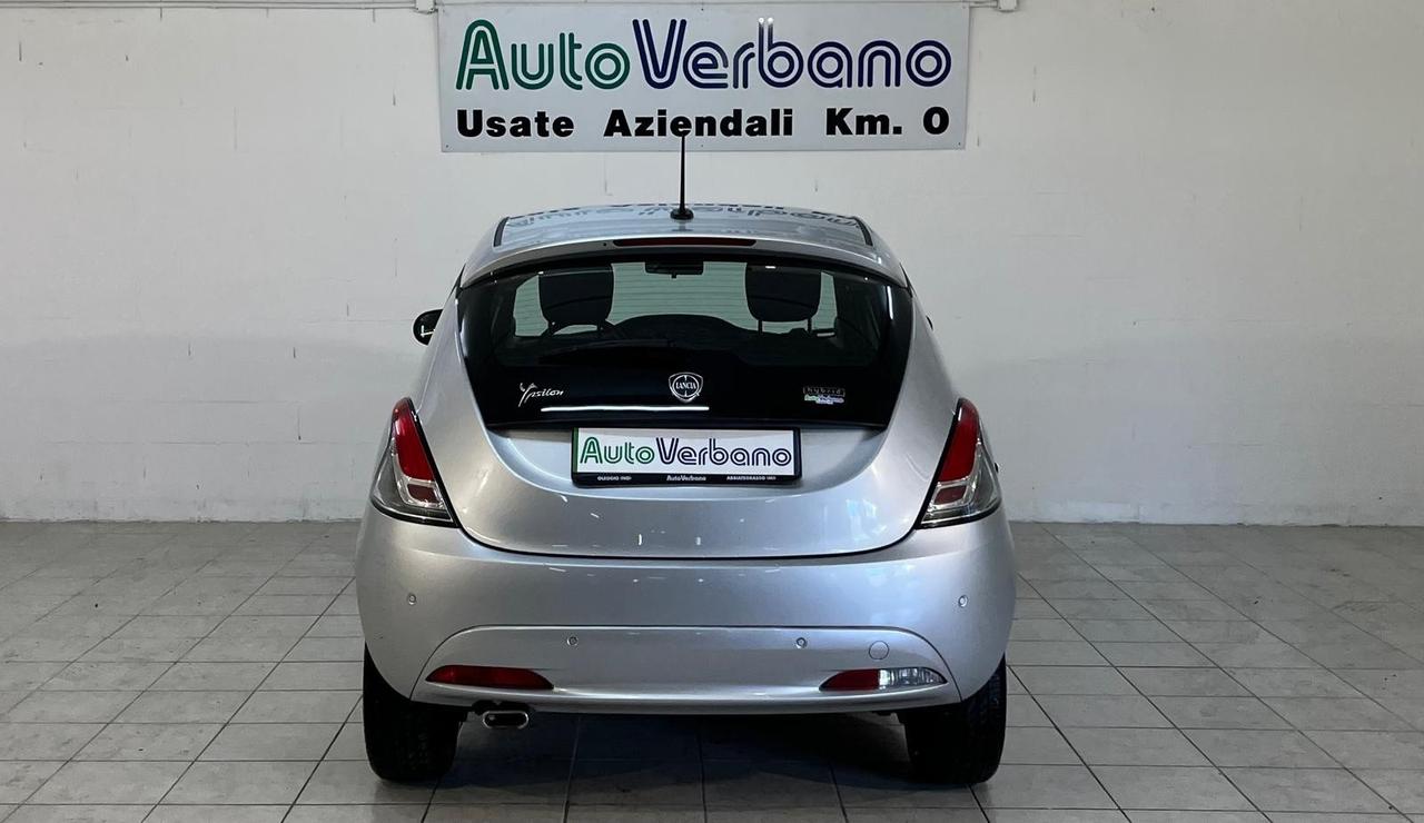 Lancia Ypsilon 1.0 FireFly 5 porte S&S Hybrid Ecochic Silver