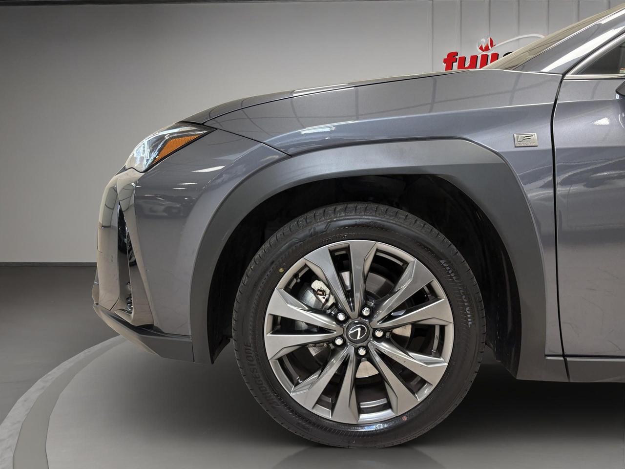 Lexus UX 300h 2.0 F-Design 4wd cvt