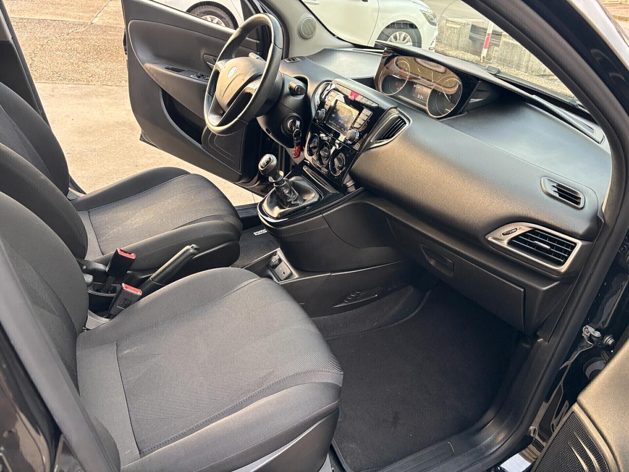 Lancia Ypsilon 1.0 FIREFLY Gold 03 -2021