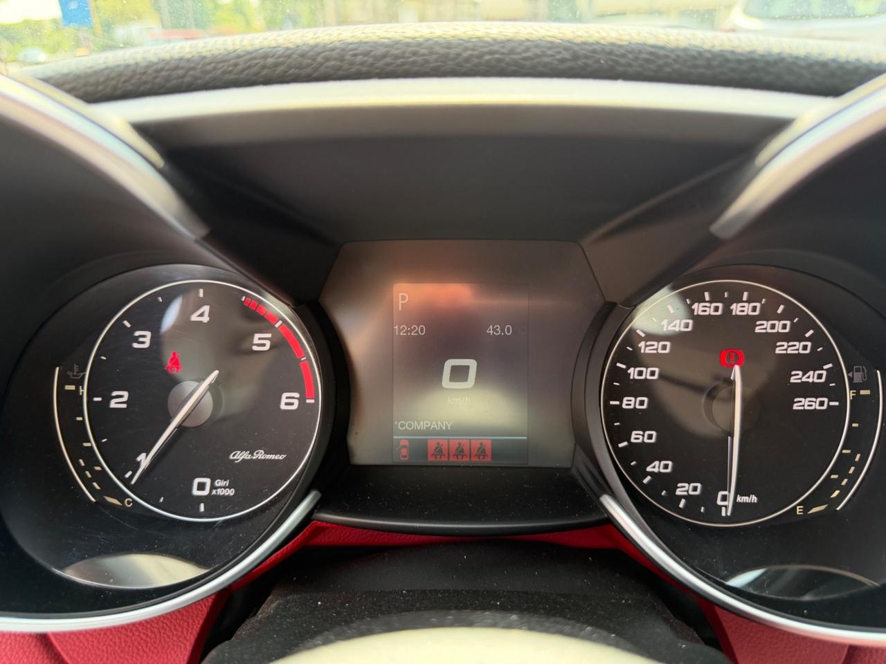 Alfa Romeo Giulia 2.2 INTERNI ROSSI 180 CV AT8